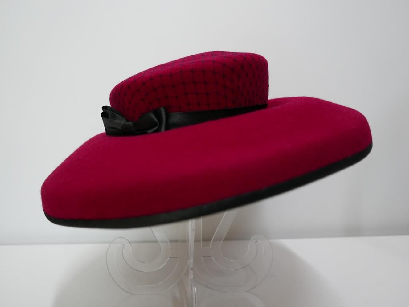 Gala- czerwony kapelusz filcowy rozmiar uniwersalny