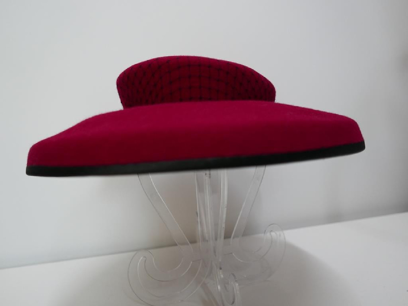 Gala- czerwony kapelusz filcowy rozmiar uniwersalny