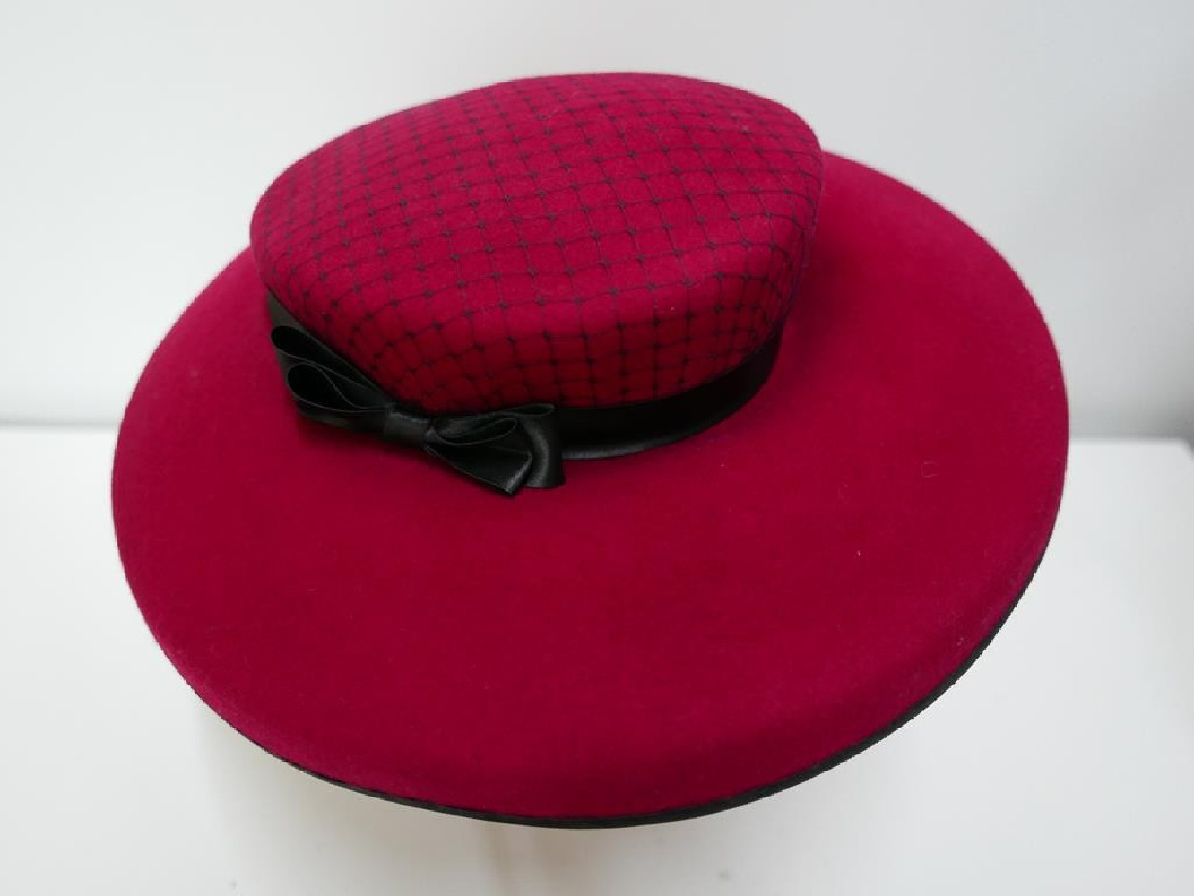 Gala- czerwony kapelusz filcowy rozmiar uniwersalny