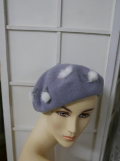 Szary z różem beret uszka