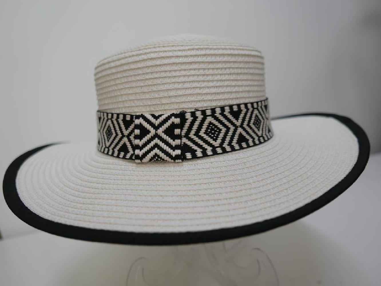Biały kanotier kapelusz słomka naturalna do 57 cm