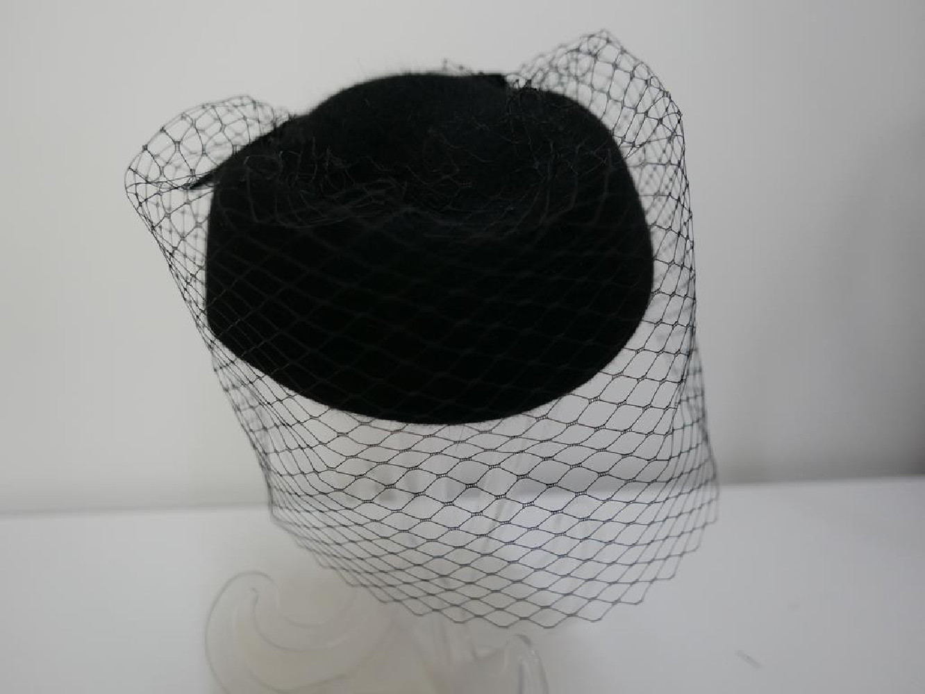 Tatiana czarny toczek fur felt z woalką