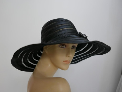 Czarny satynowy kapelusz do 58 cm