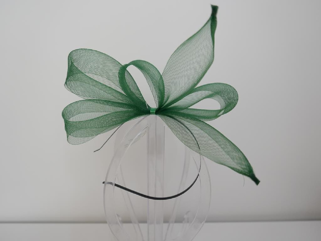 Zielony fascynator z crin na przepasce