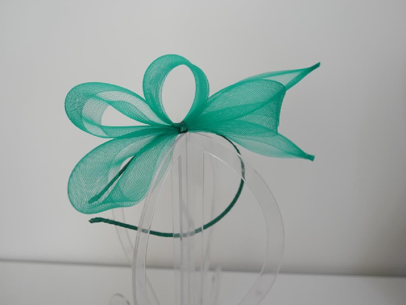 Szmaragdowy fascynator z crin na przepasce