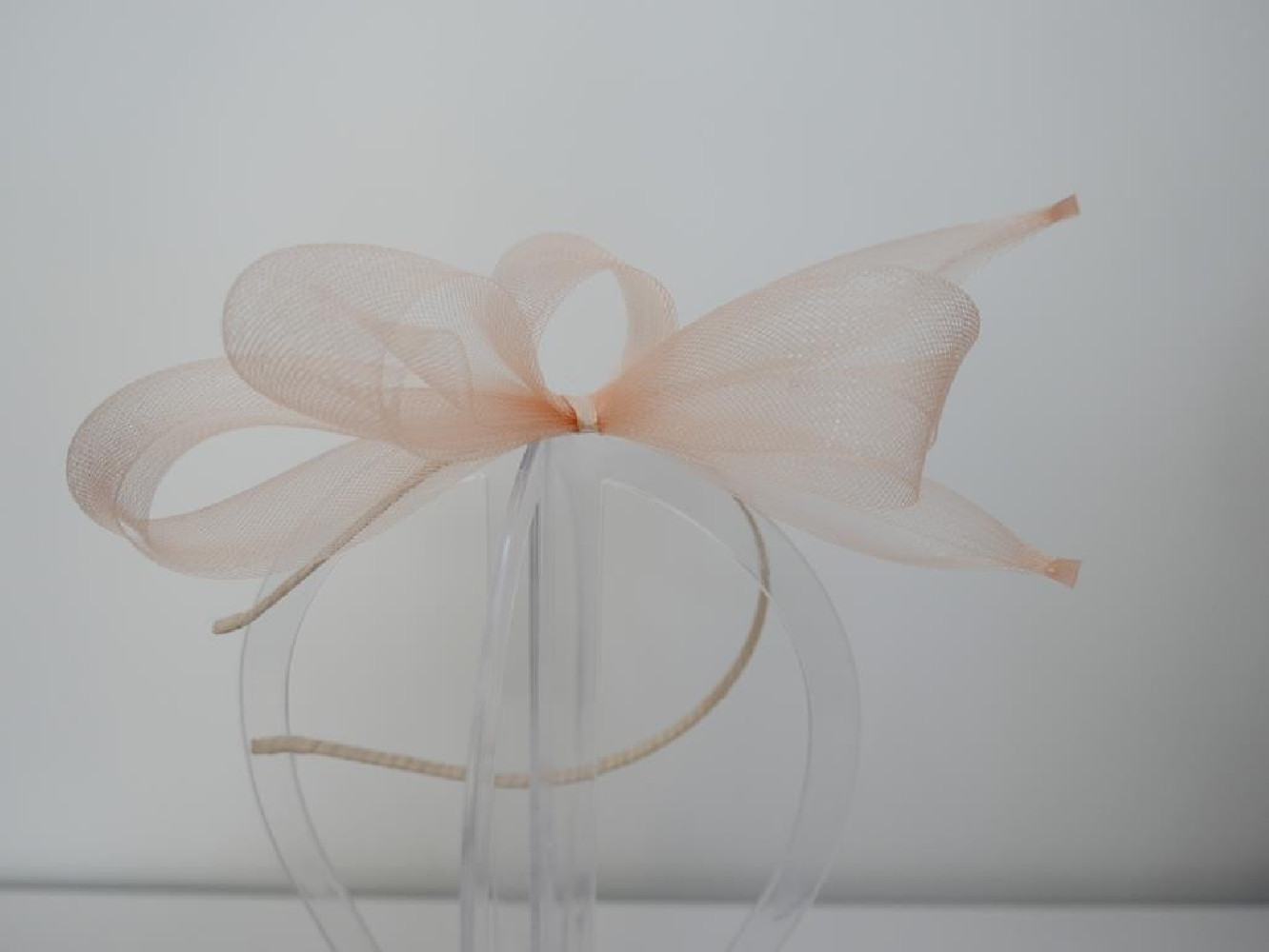 Morelowy fascynator z crin na przepasce