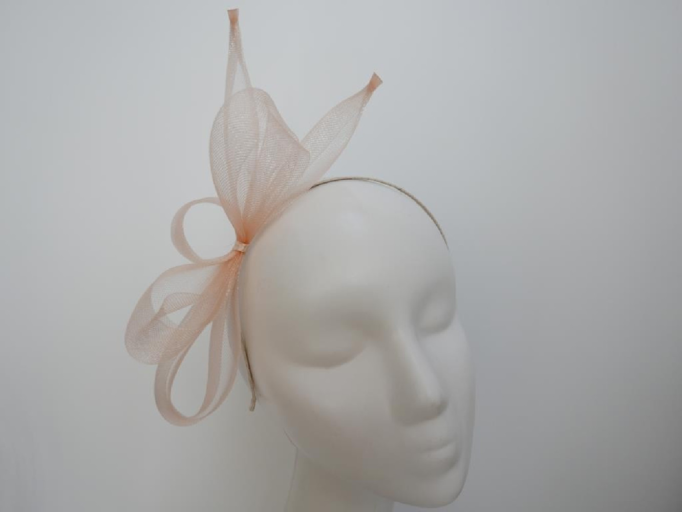 Morelowy fascynator z crin na przepasce