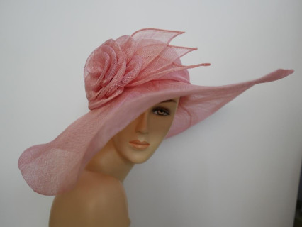 Różowy kapelusz sinamay z dużym rondem do 56 cm