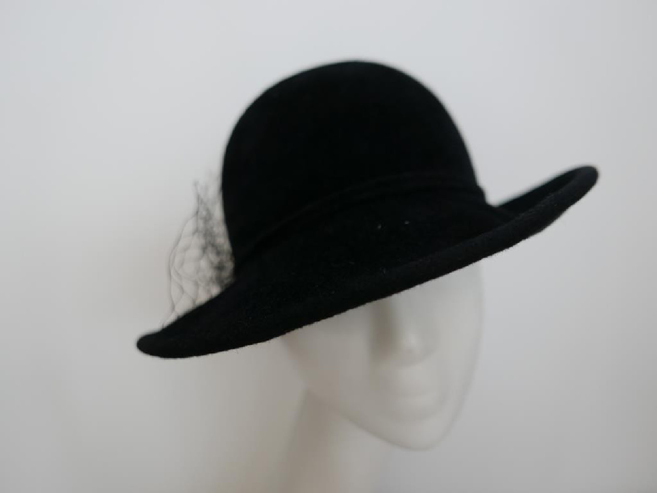 Ala czarny kapelusz pilśń welurowa  54-56 cm