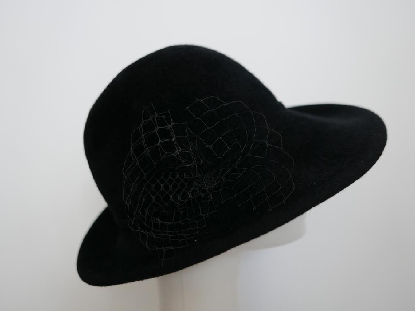 Ala czarny kapelusz pilśń welurowa  54-56 cm