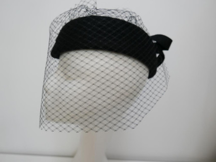 Tatiana czarny toczek welur fur felt z woalką