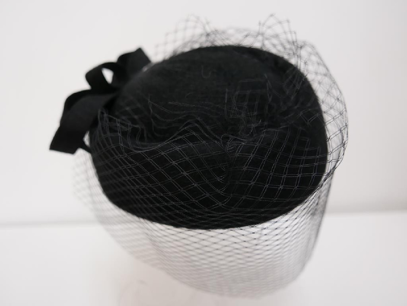 Tatiana czarny toczek welur fur felt z woalką