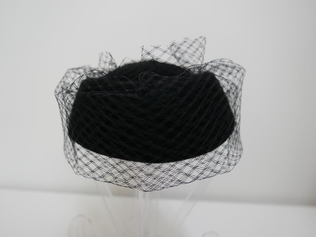 Tatiana czarny toczek welur fur felt z woalką