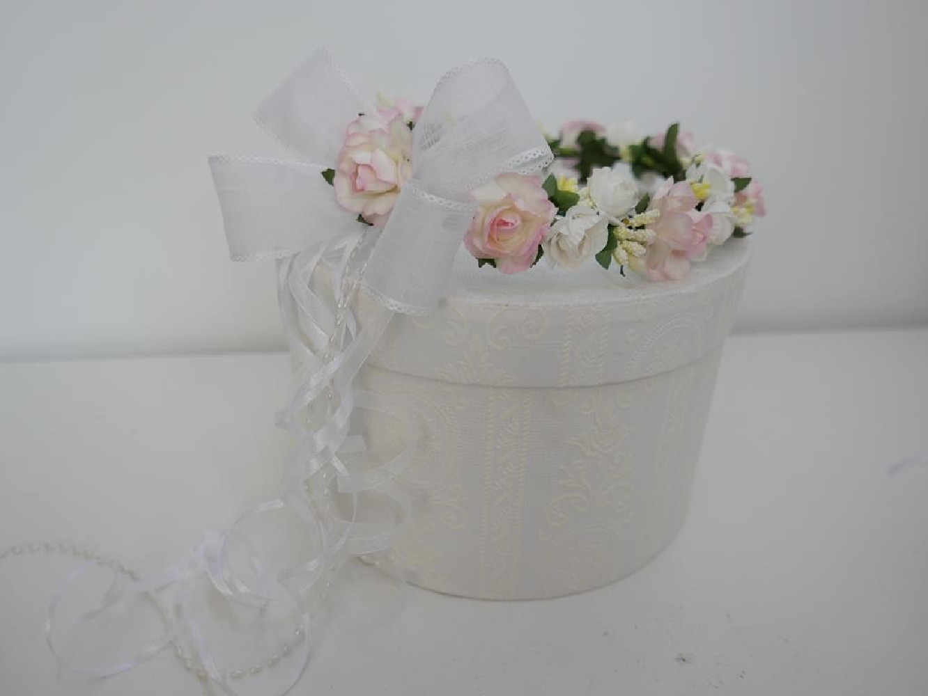 Kwiaty wiśni wianek z kokardą