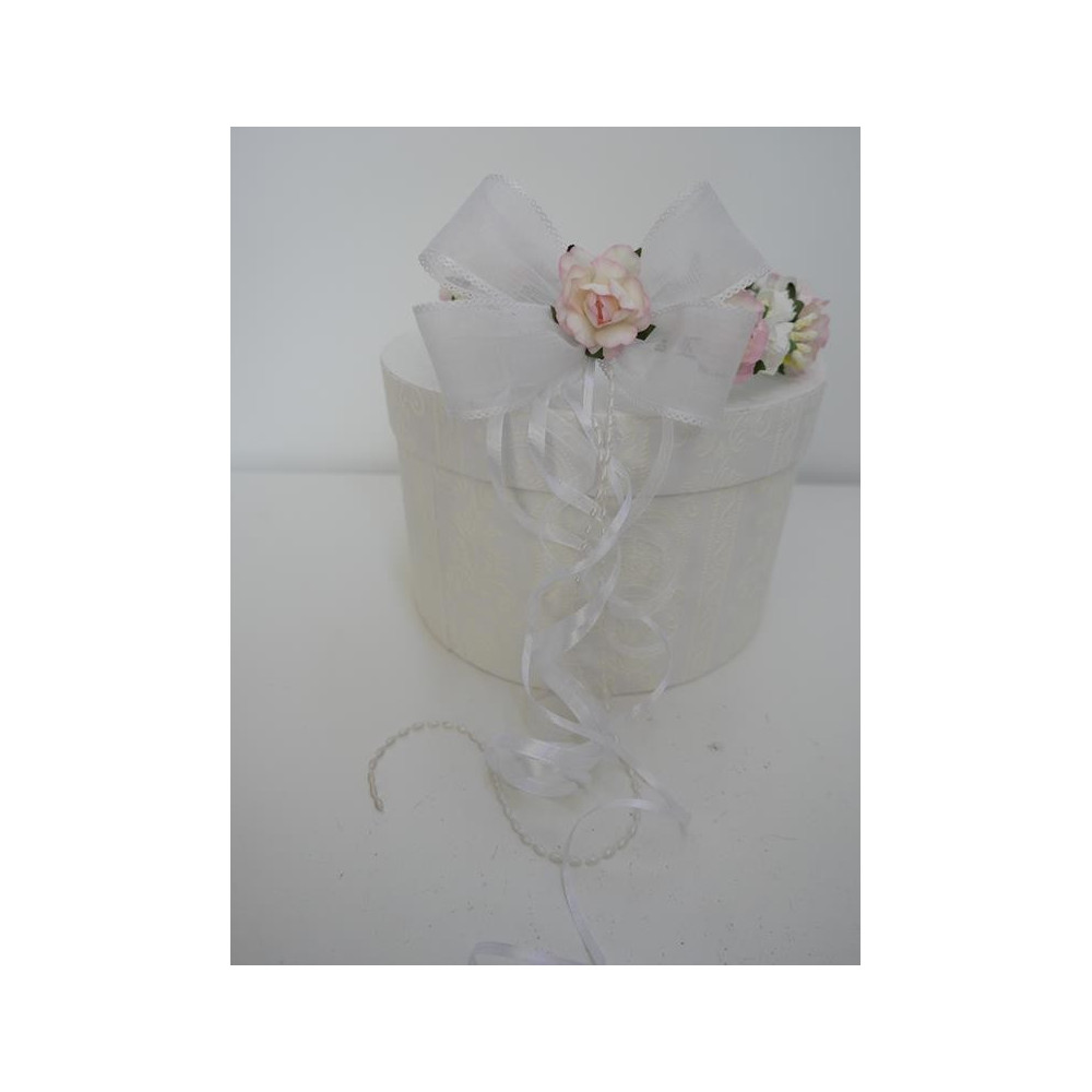 Kwiaty wiśni wianek z kokardą