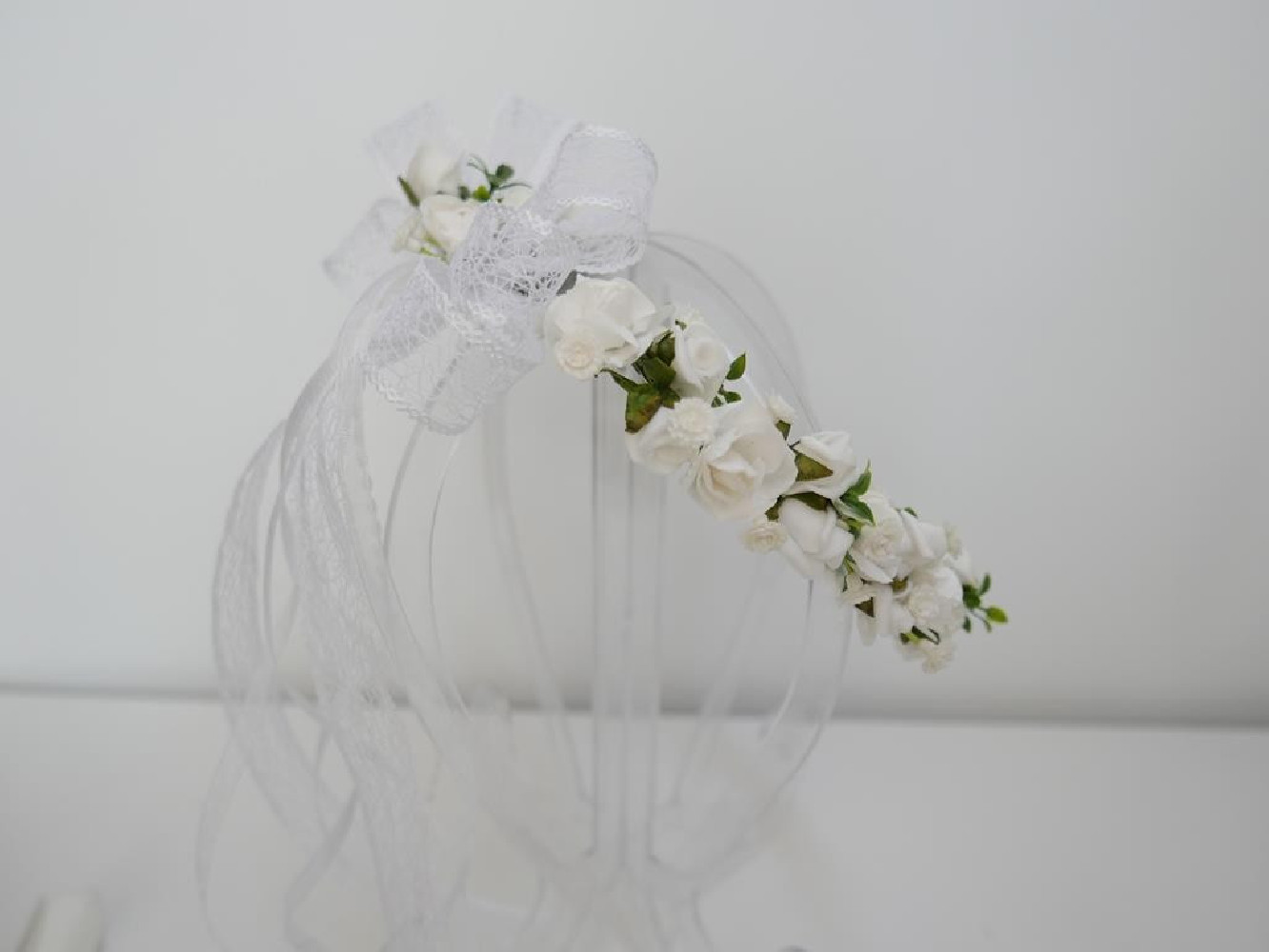 Biało zielony wianek z kokardą