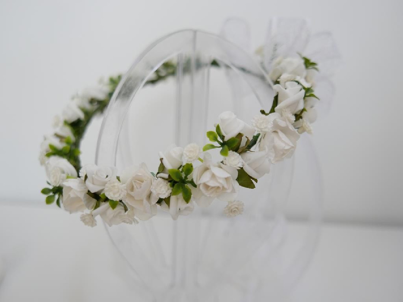 Biało zielony wianek z kokardą