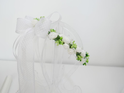 Biało zielony wianek z kokardą