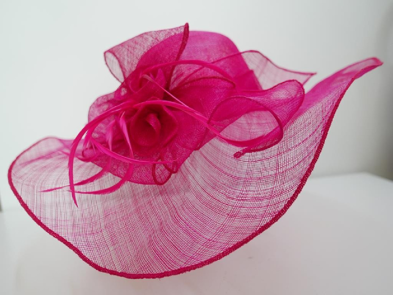 Fuksja kapelusz sinamay z dużym rondem do 56 cm