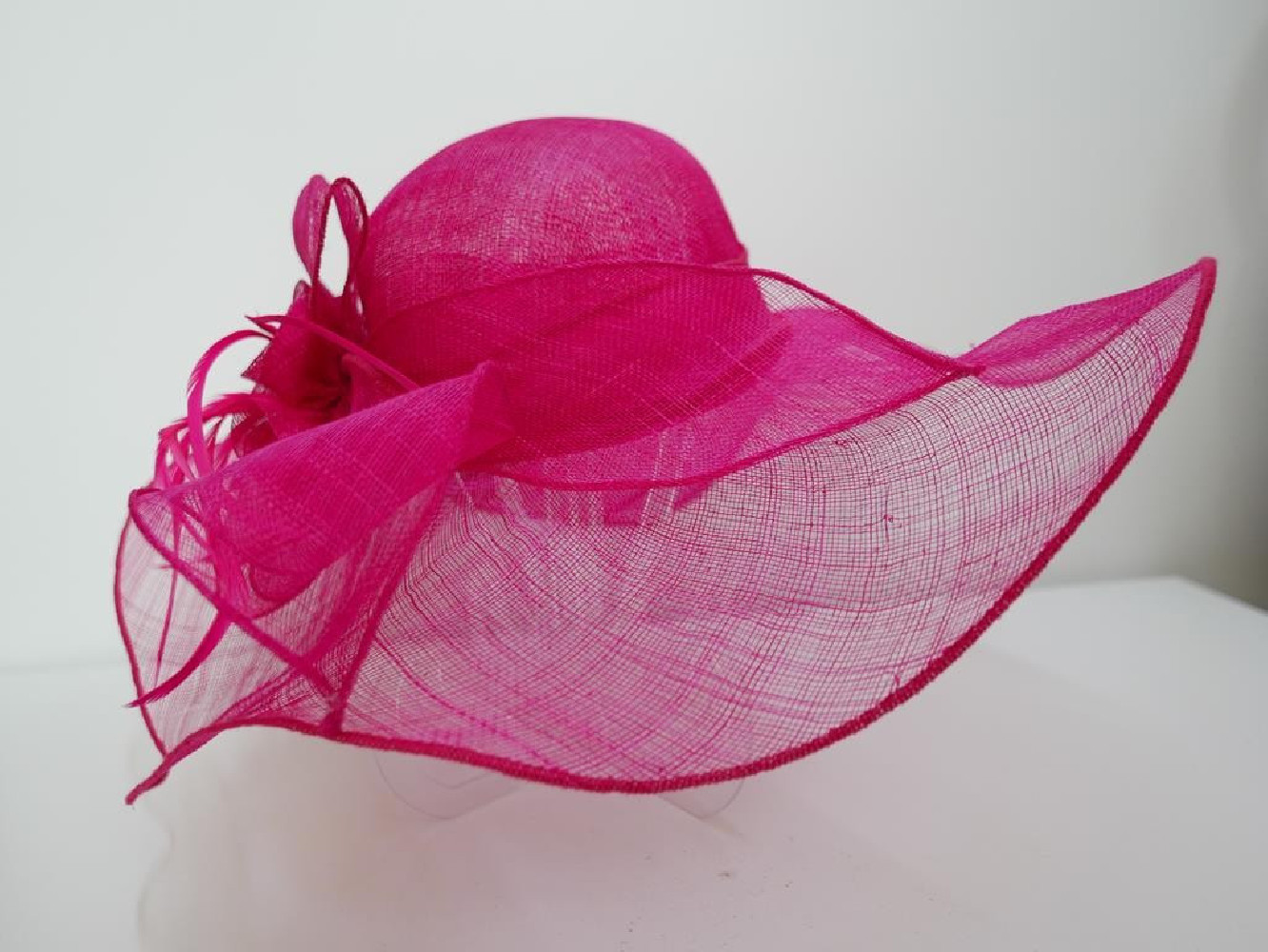 Fuksja kapelusz sinamay z dużym rondem do 56 cm