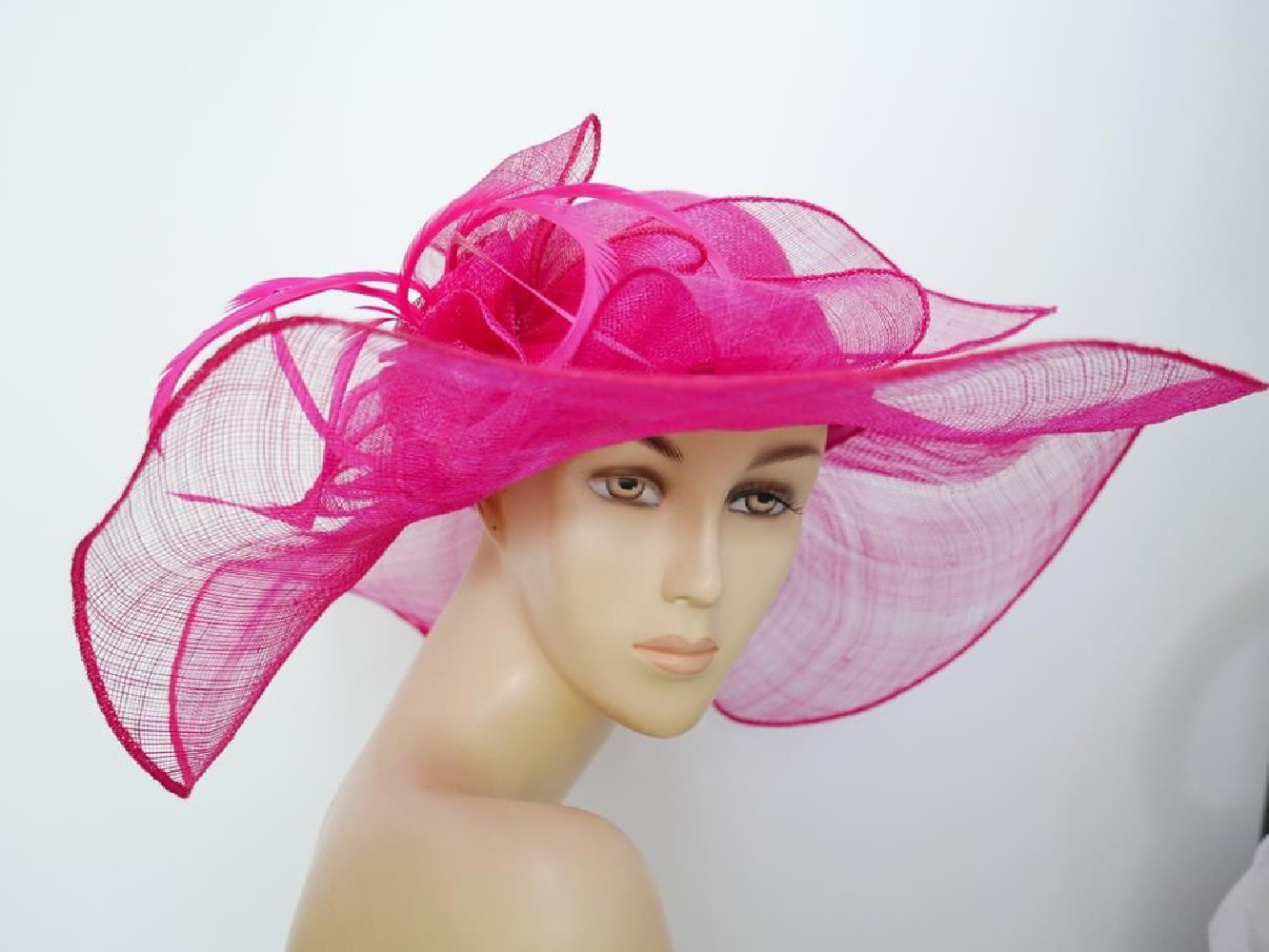 Fuksja kapelusz sinamay z dużym rondem do 56 cm