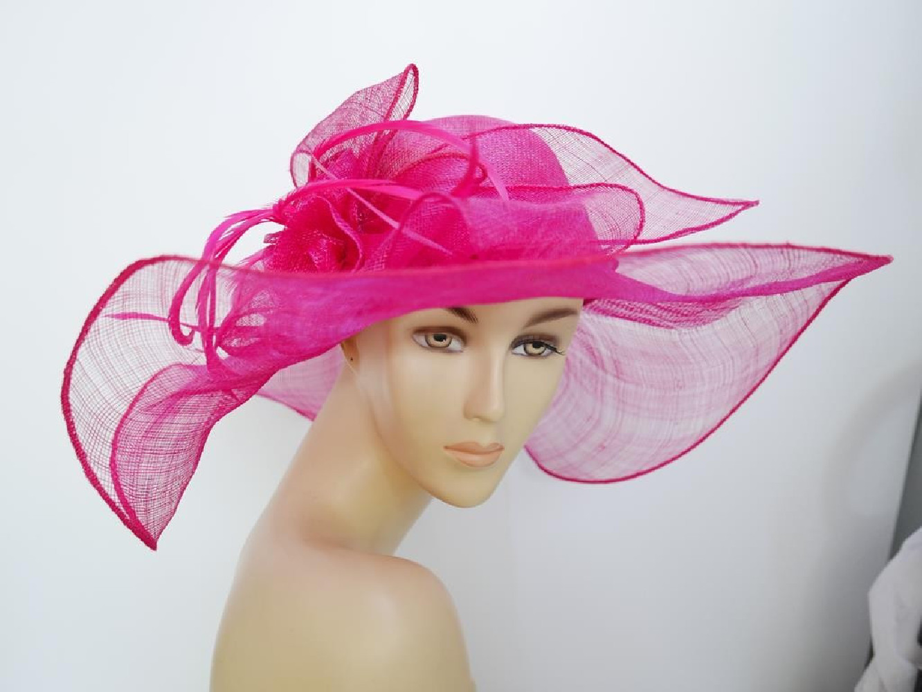 Fuksja kapelusz sinamay z dużym rondem do 56 cm