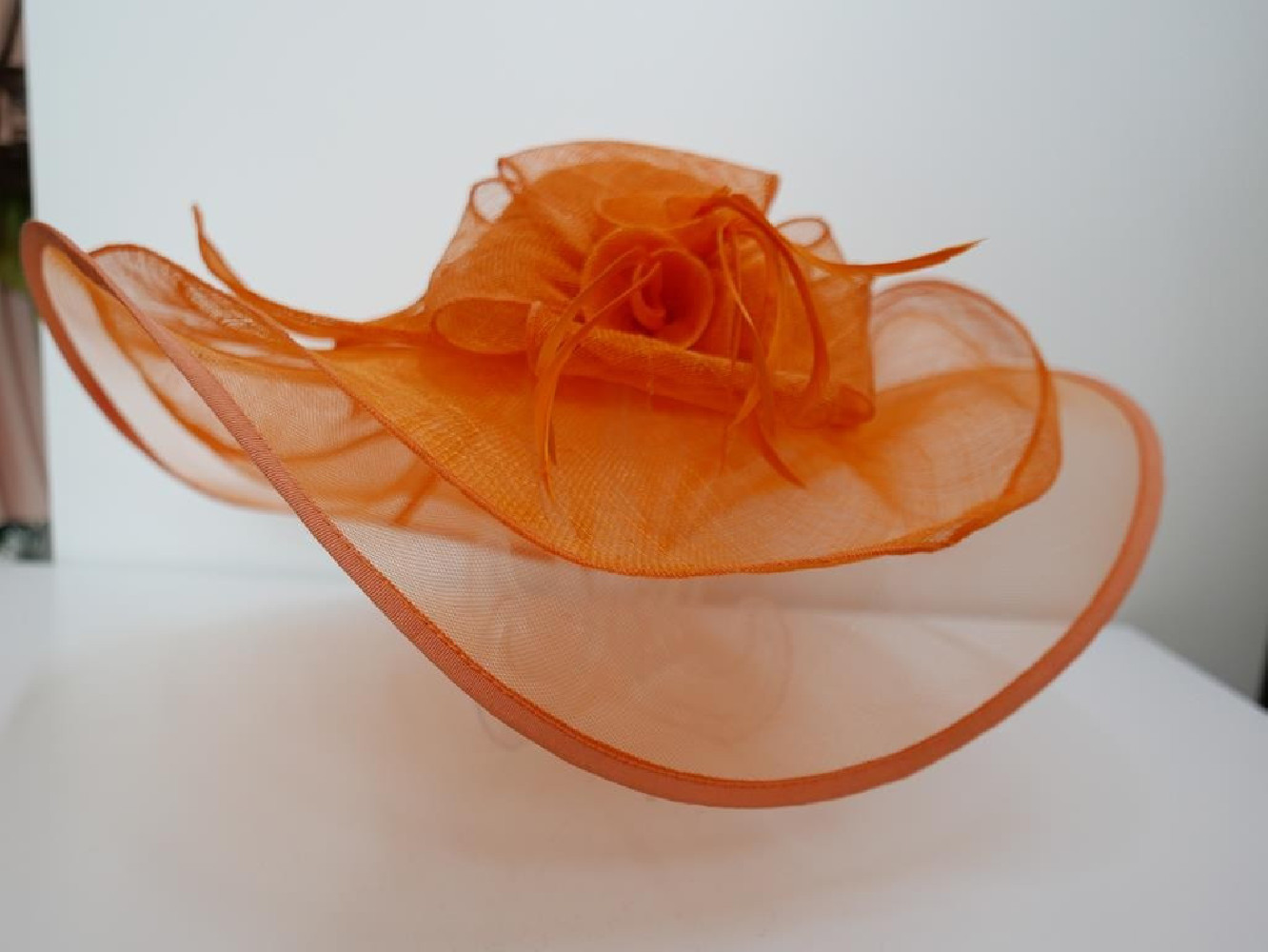 Pomarańczowy kapelusz sinamay z dużym rondem do 56 cm