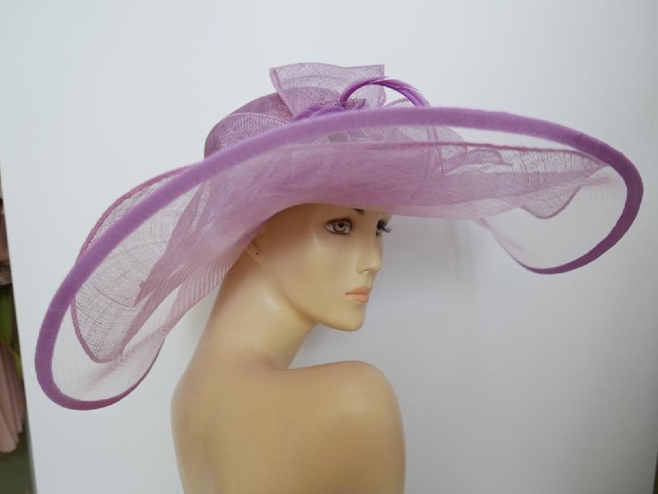 Wrzosowy kapelusz sinamay z dużym rondem do 56 cm