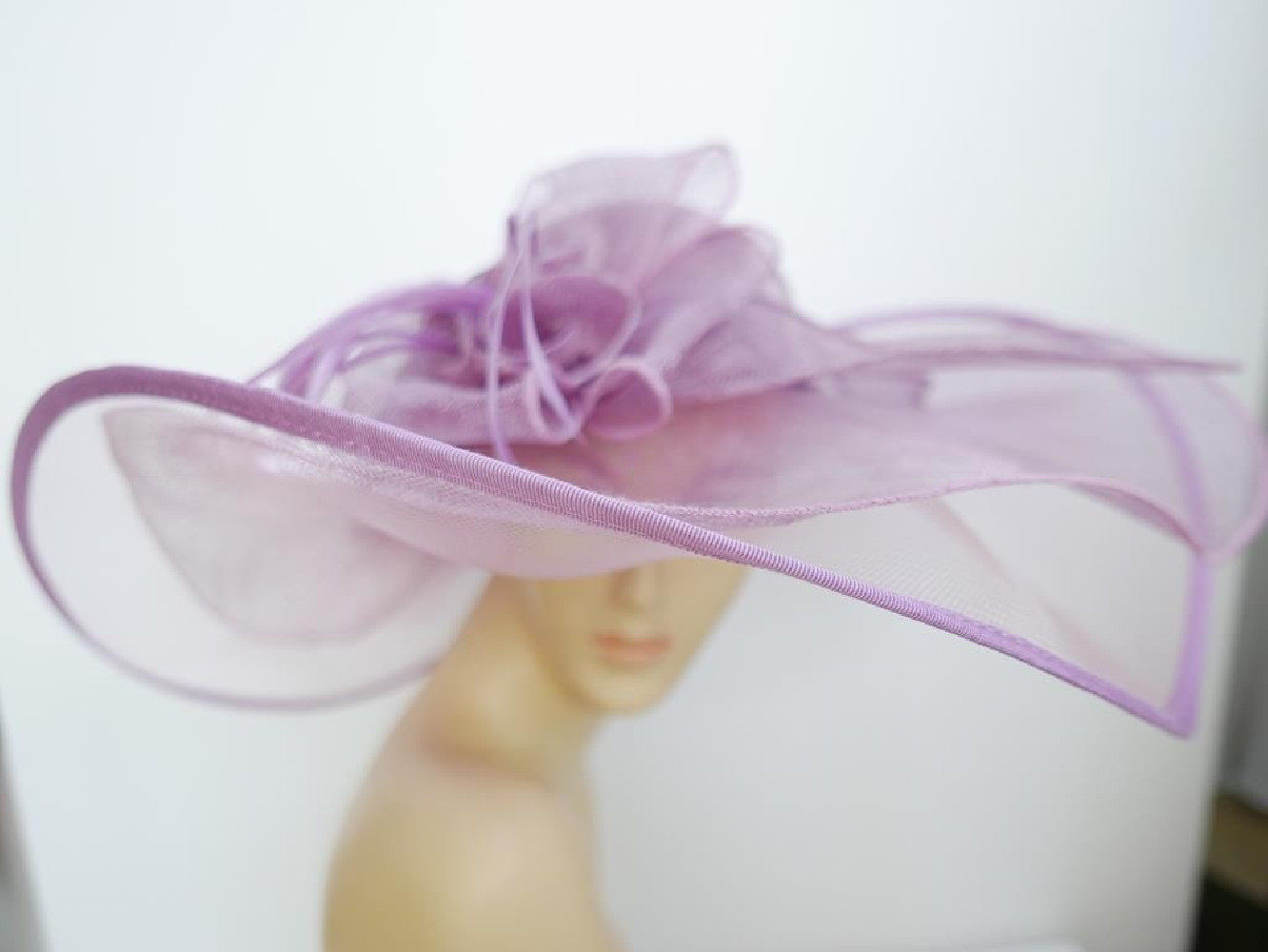 Wrzosowy kapelusz sinamay z dużym rondem do 56 cm