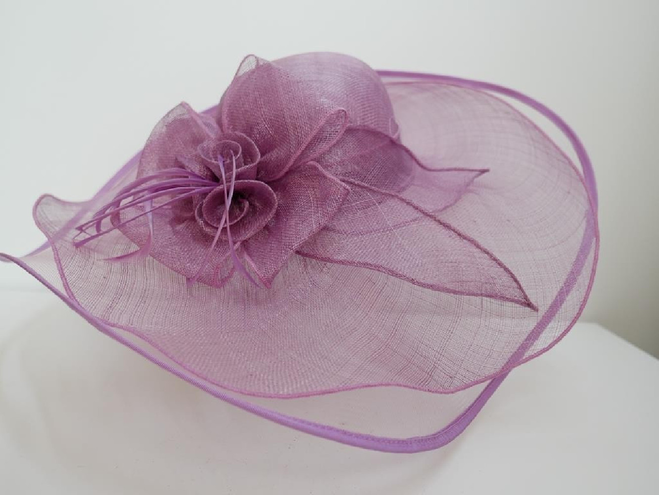 Wrzosowy kapelusz sinamay z dużym rondem do 56 cm