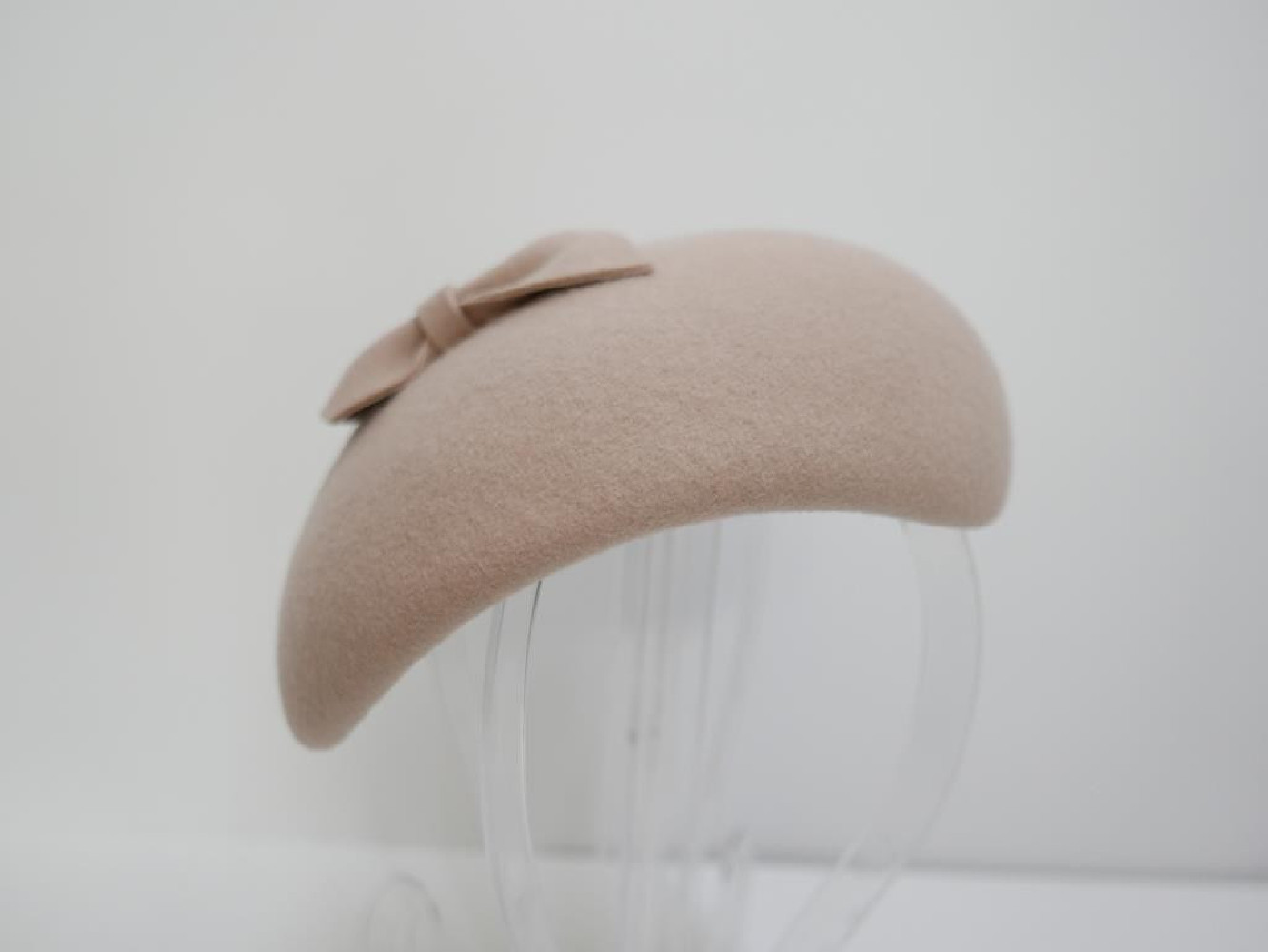 Ivanka 1 beżowy midi toczek filcowy