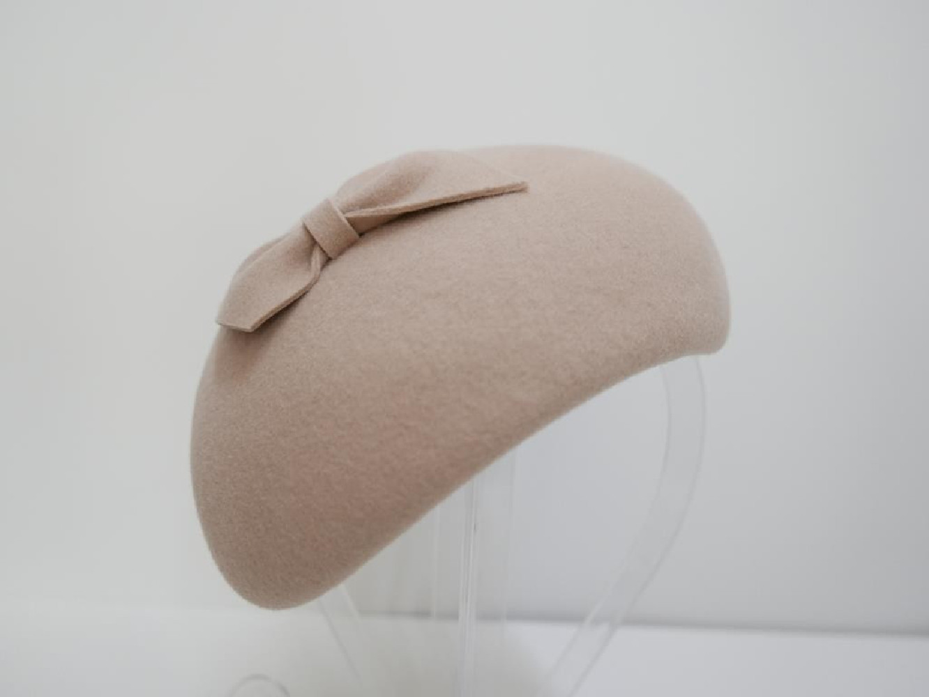 Ivanka 1 beżowy midi toczek filcowy