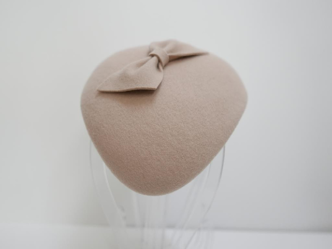 Ivanka 1 beżowy midi toczek filcowy