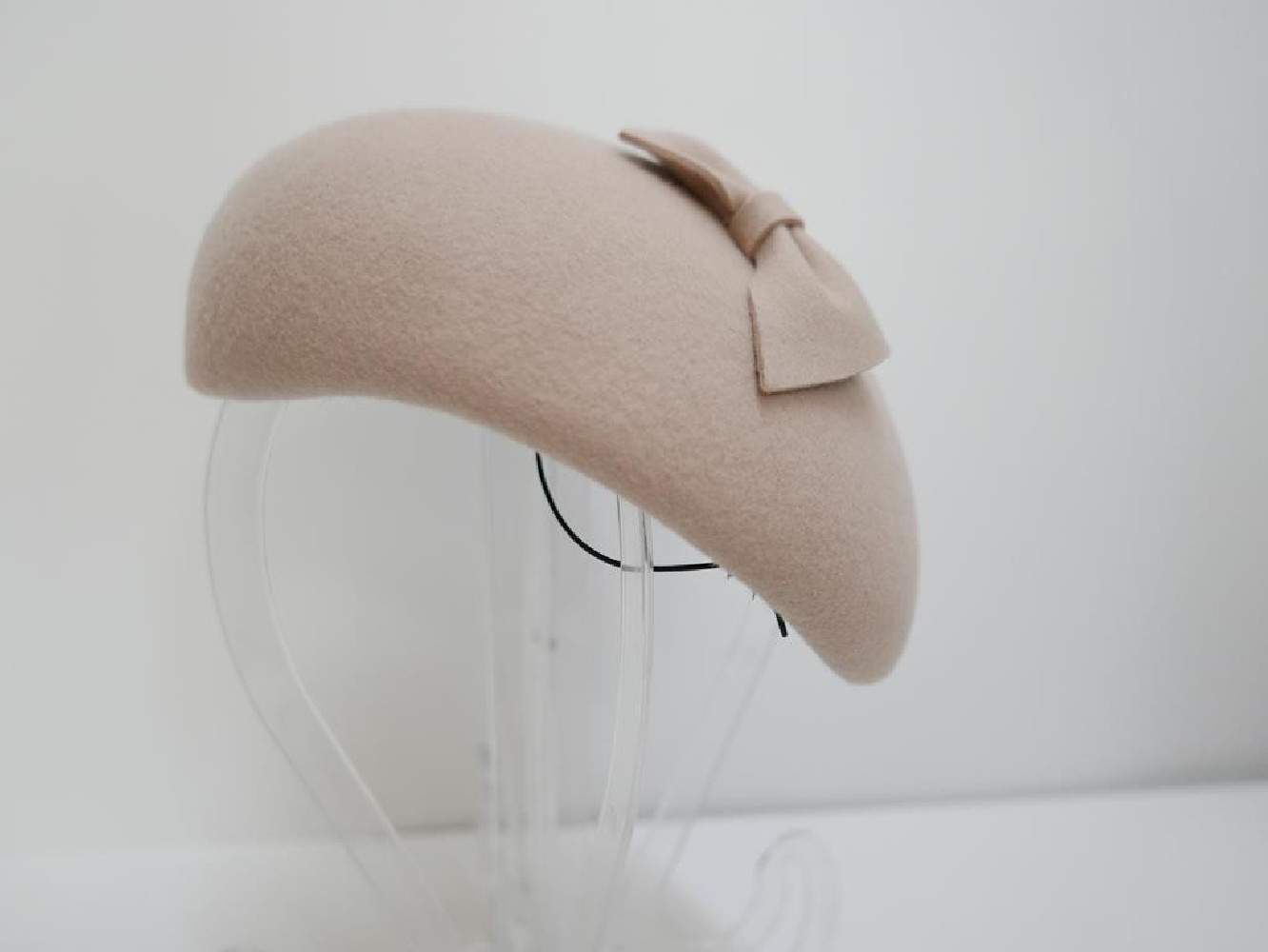 Ivanka 1 beżowy midi toczek filcowy