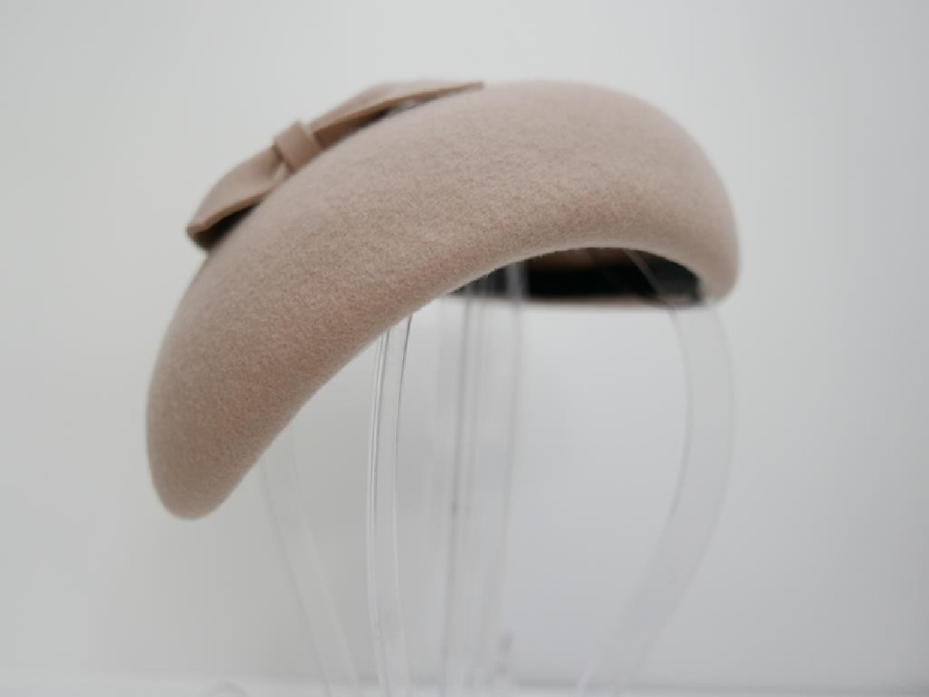 Ivanka 1 beżowy midi toczek filcowy