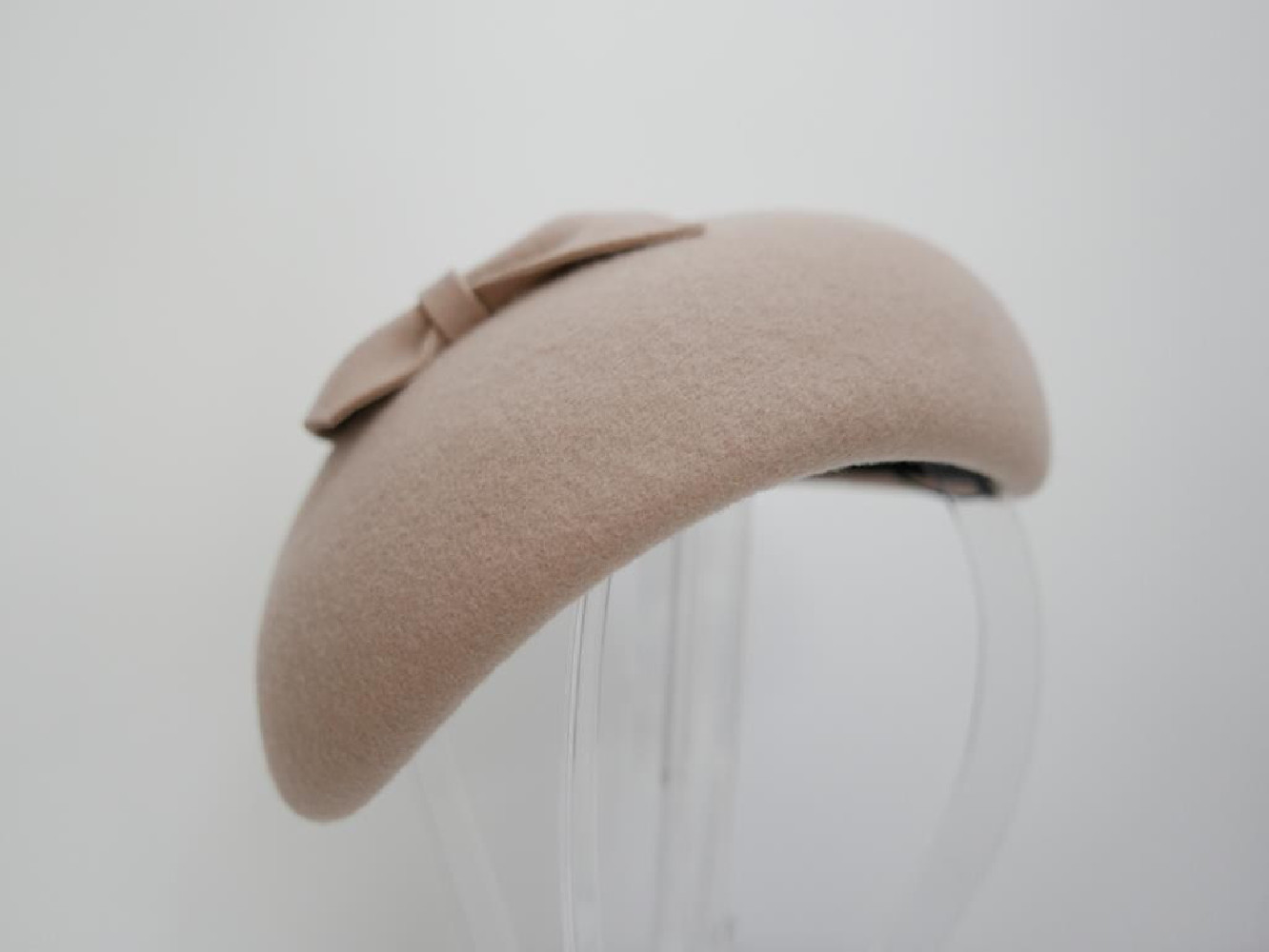 Ivanka 1 beżowy midi toczek filcowy