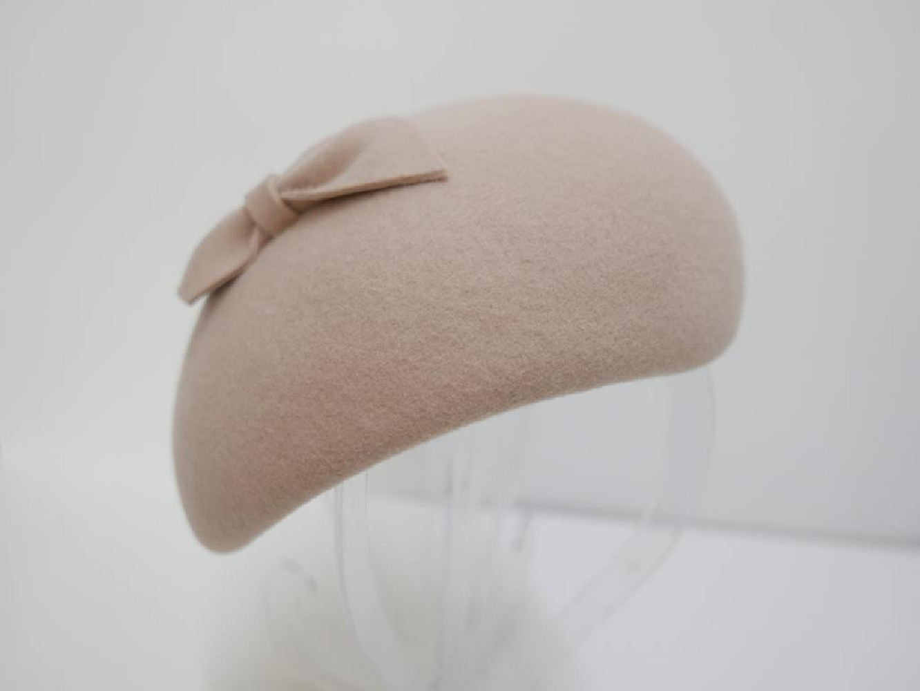 Ivanka 1 beżowy midi toczek filcowy