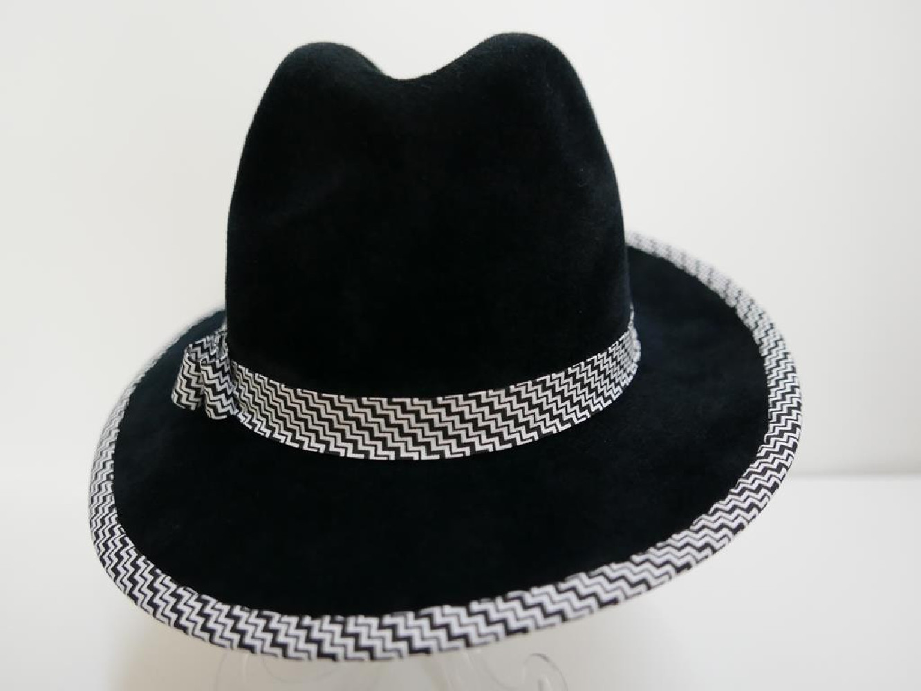 Biało czarna fedora kapelusz filcowy  fedora 56-58 cm