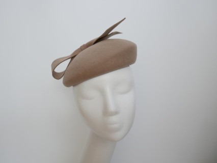 Saturnia beżowy camel mini beret filcowy