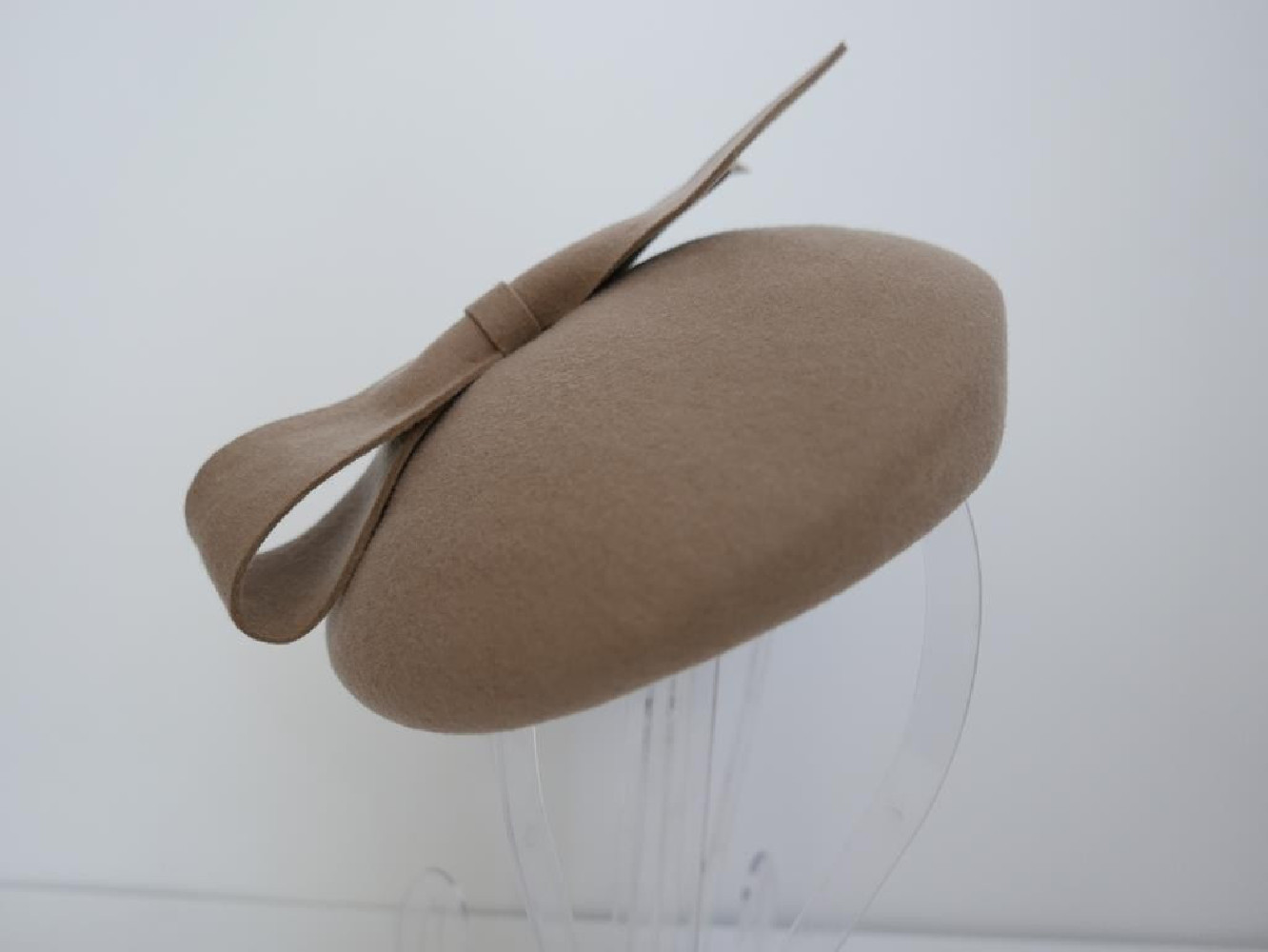 Saturnia beżowy camel mini beret filcowy