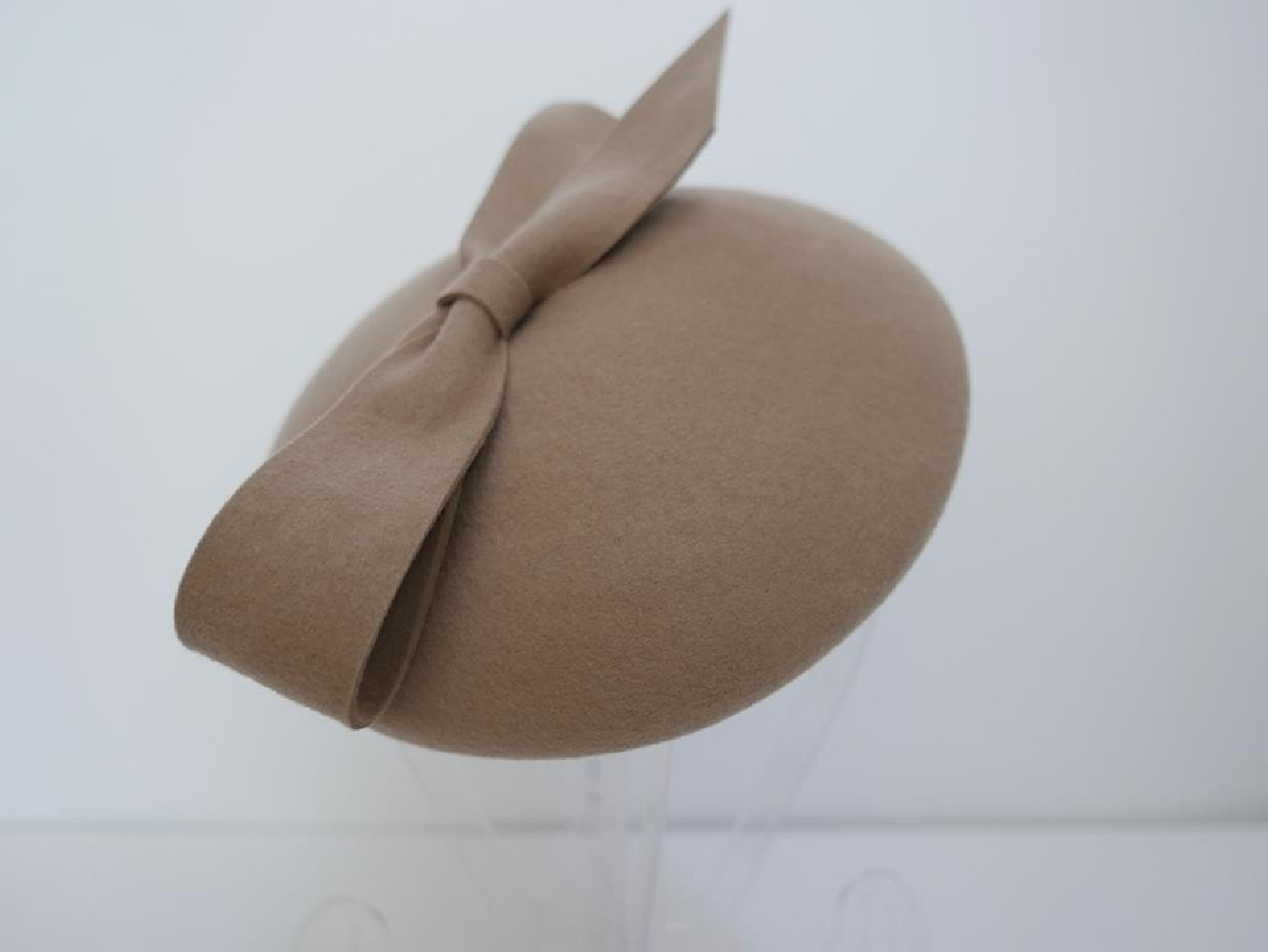 Saturnia beżowy camel mini beret filcowy