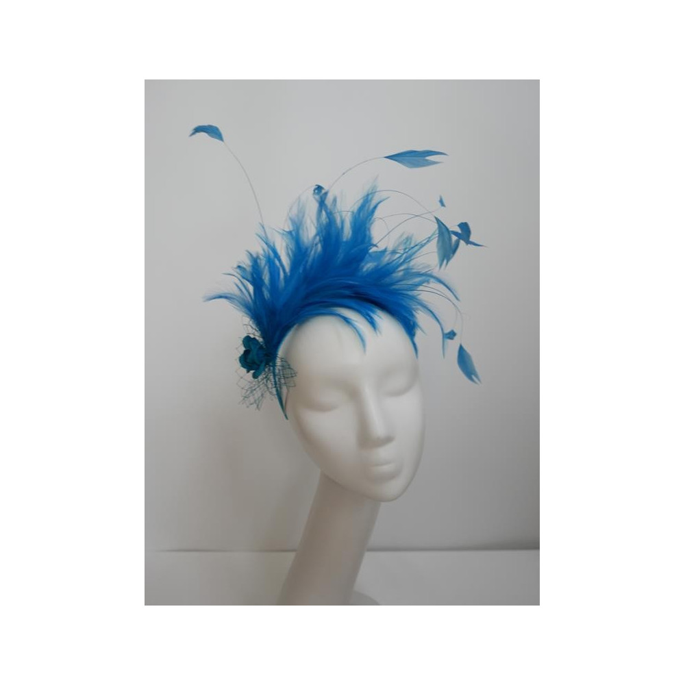Niebieski fascynator z piór