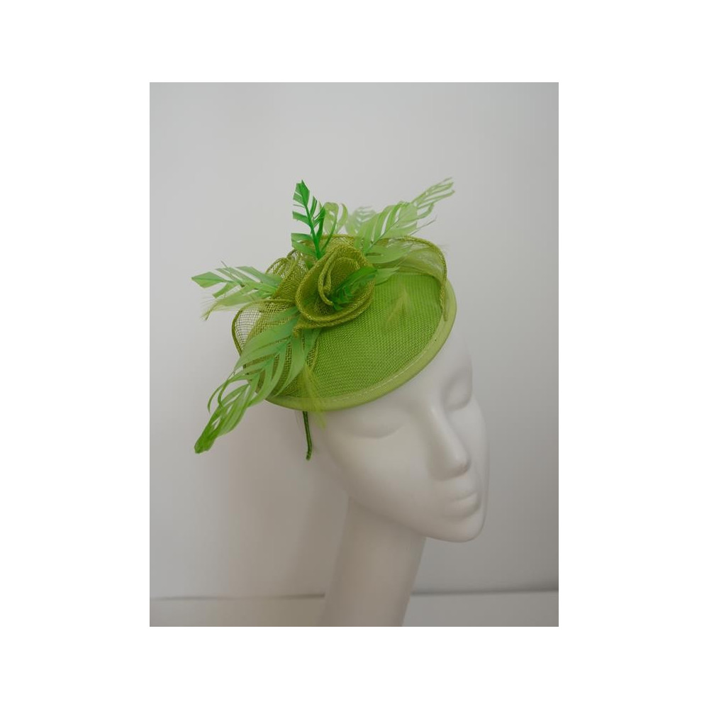 Las Palmas zielony kapelusik koktailowy z lnu z piórami na przepasce