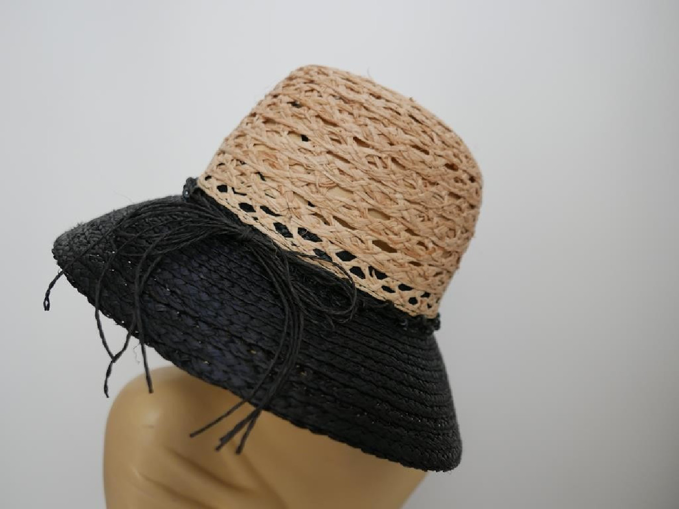 Bezowo czarny letni  kapelusz klosz do 58cm