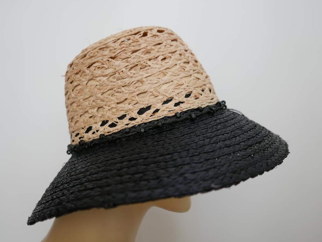 Bezowo czarny letni  kapelusz klosz do 58cm