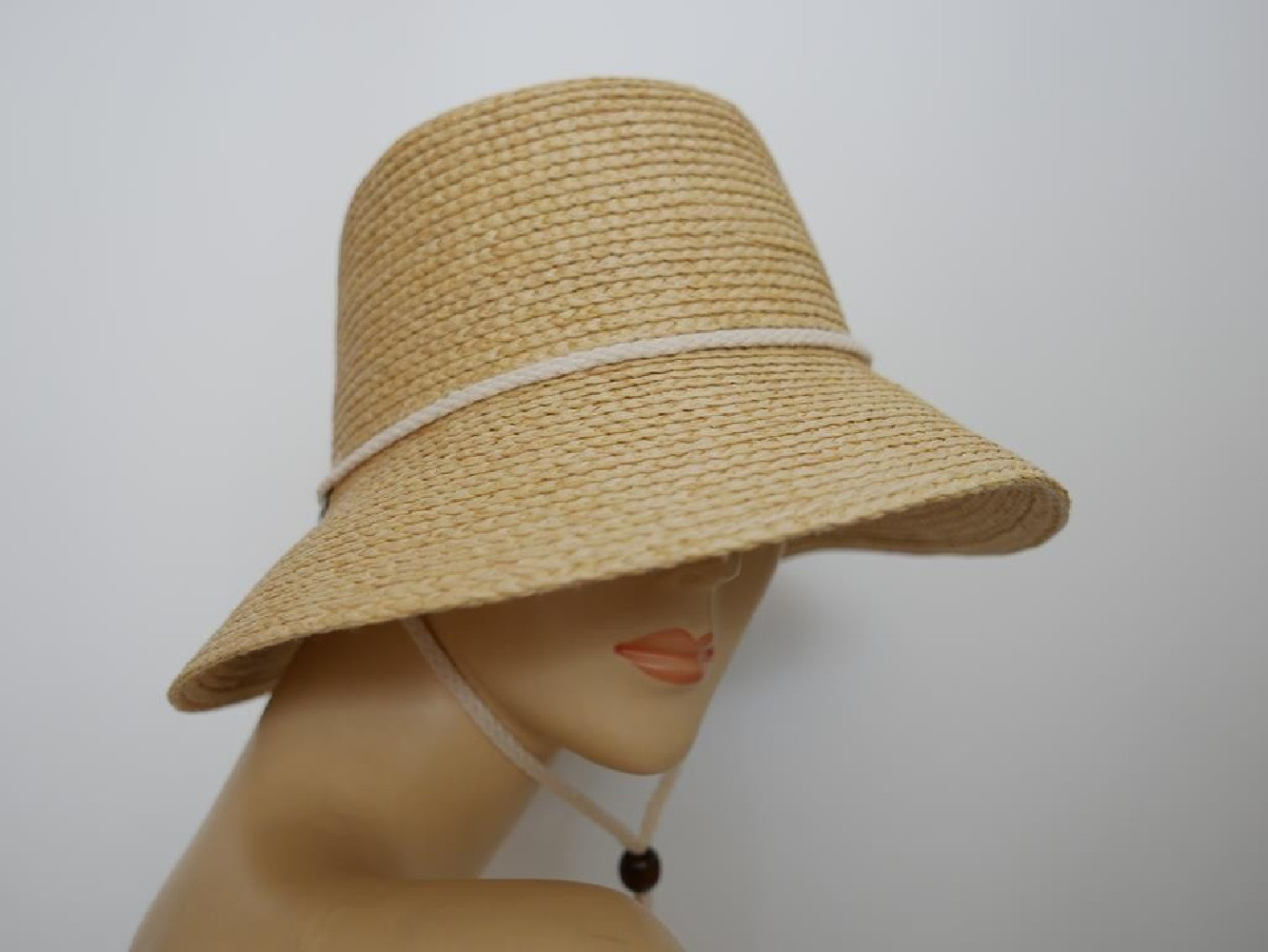 Słomkowy beżowy letni  kapelusz klosz do 59 cm