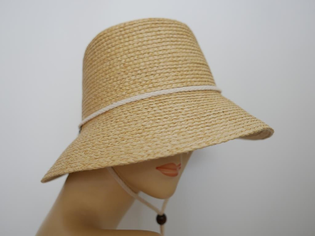 Słomkowy beżowy letni  kapelusz klosz do 59 cm