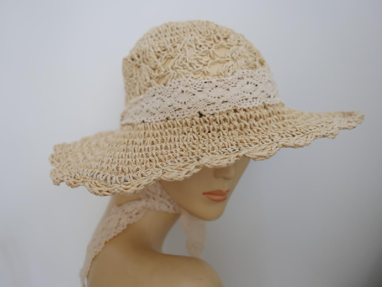 Bezowy pleciony słomkowy letni  kapelusz do 57 cm