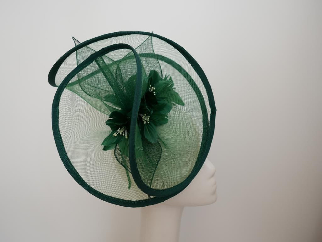 Zielony fascynator z crin  na przepasce
