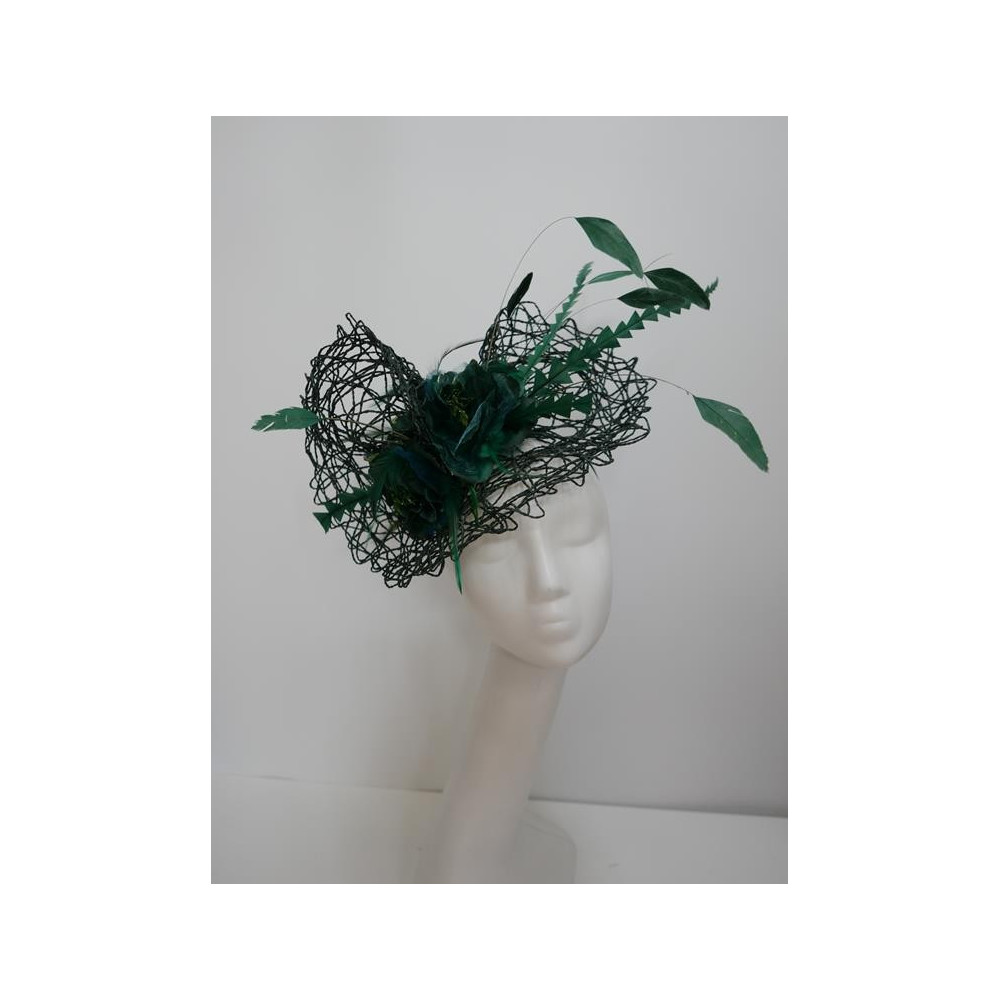 Zielony fascynator z kwiatami na przepasce